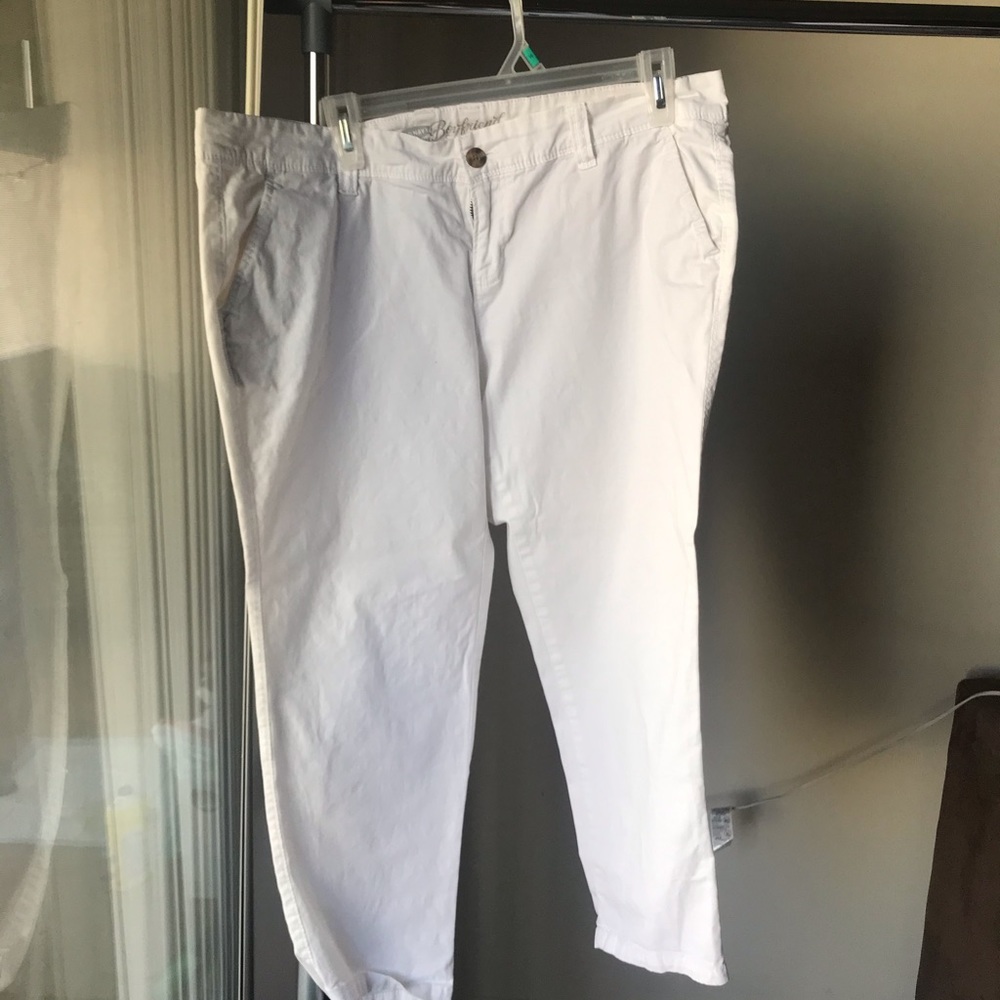White petite boyfriend chino